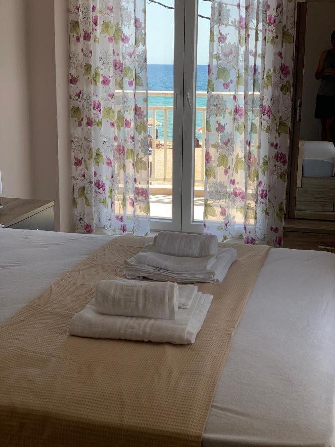 Vila "Breeze" Front To The Sea - Hakidiki Flogita Exteriér fotografie